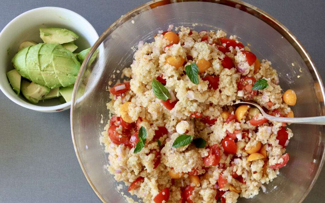 🌱 Quinoa-Salat mit Tomaten, Physalis und Paranüssen
