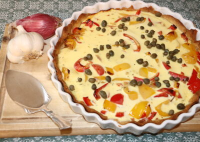 Tarte mit Paprikaschoten und Kapern