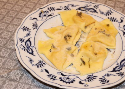 Kürbistortelloni mit Salbeibutter