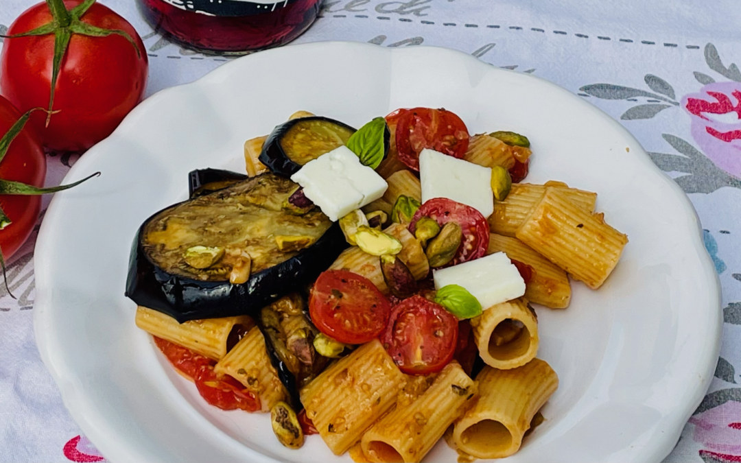 Pasta mit Tomaten und Auberginen