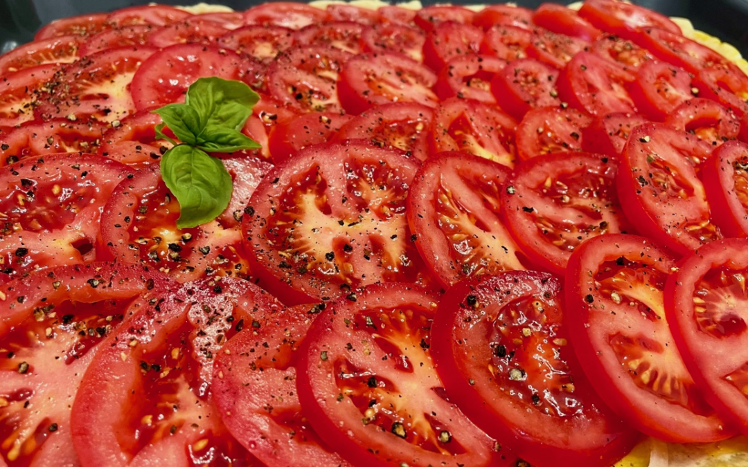 Tomatentarte mit knusprigem Mürbteigboden