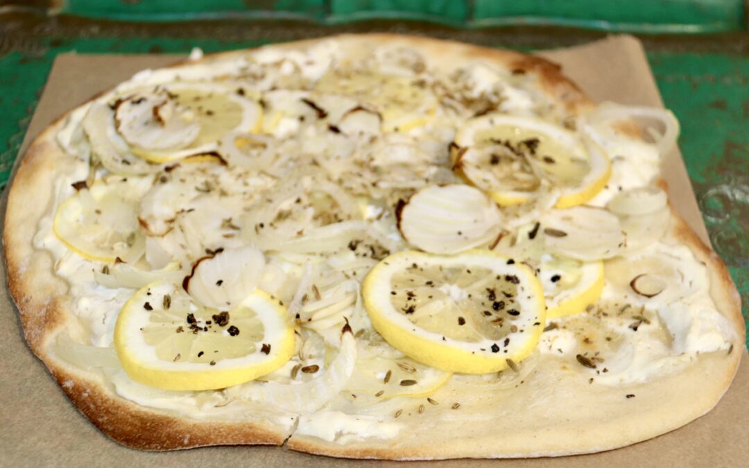 Flammkuchen mit Zitrone und Fenchel
