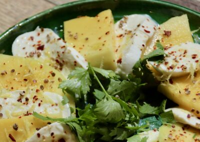Mozzarella mit Mango – ein sommerlicher Salat