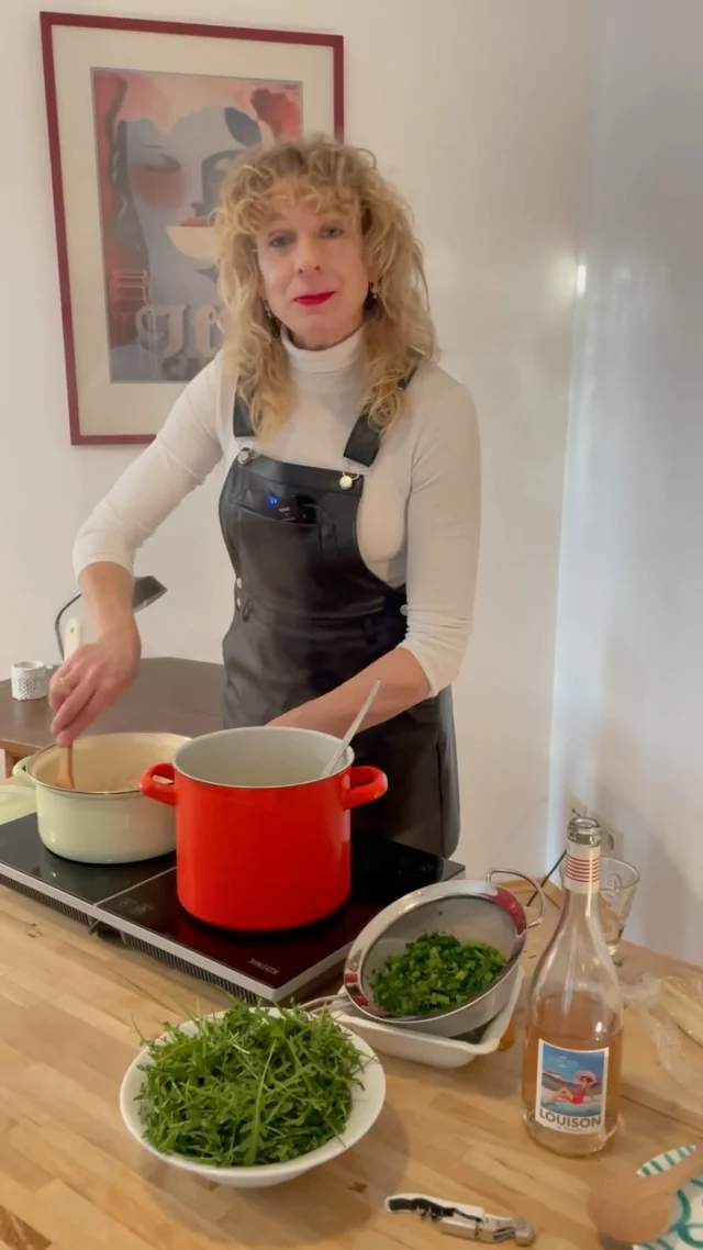 Ein gutes Risotto ist was Feines! Ich habe ein tolles Rezept für Euch: Mit Rucola und Taleggio 😋.
Viel Spaß mit unserem neuen Kochvideo, der Link dazu ist in der Bio⬆️.
#risotto #risottorucola #risottorucolataleggio#vegetarischkochen #vegetrainlifestyle