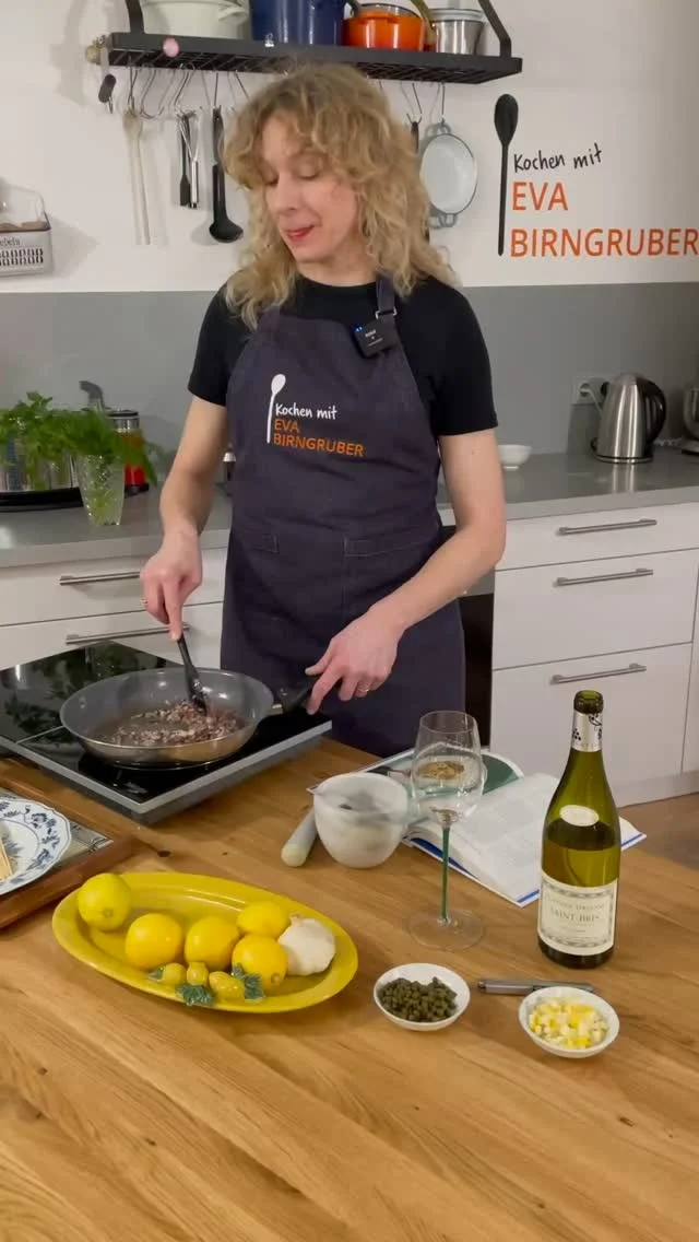 Ein super Essen, wenn es mal schnell gehen muss und die kulinarischen Ansprüche mit Fertigpizza nicht zufriedengestellt werden!
Link zum Video in der Bio⬆️.  #vegetarischkochen #evabirngruber #kochenmitevabirngruber #veggie #kochideevegetarisch #fastslowfood #pastaschnell #schnellgekocht #kochshowvegetarisch